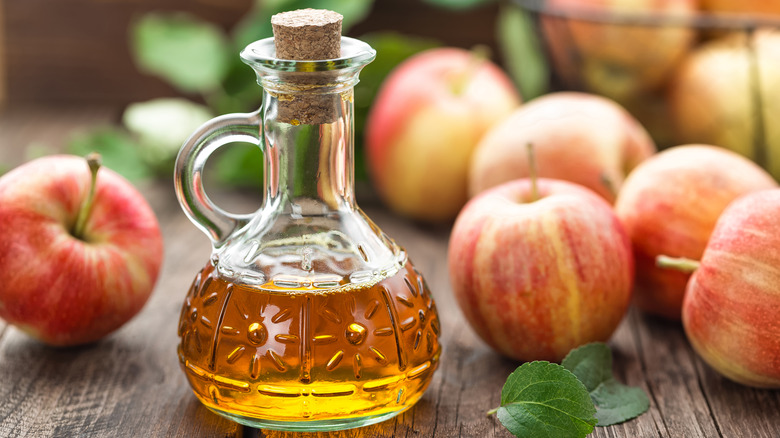 Vinaigre de cidre de pomme en bouteille