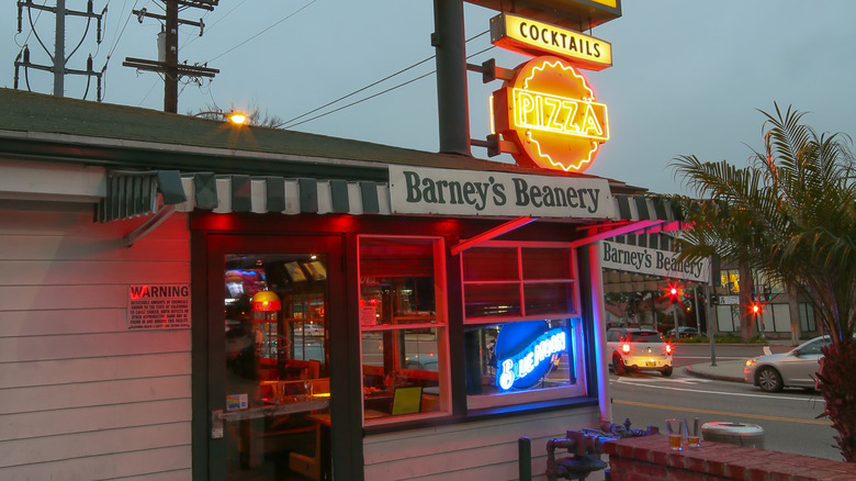 Angle extérieur de Barney's Beanery