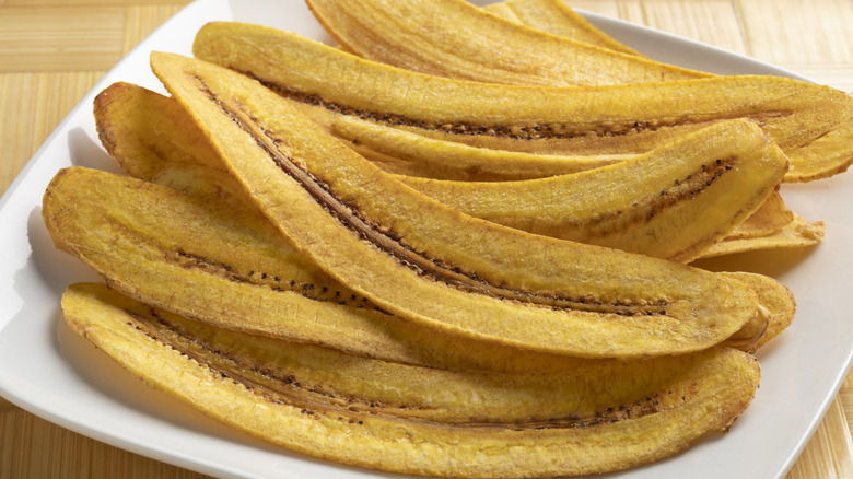 Chips de plantain frites croustillantes 