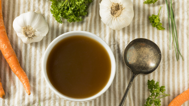 Bouillon d'os de côtes de boeuf