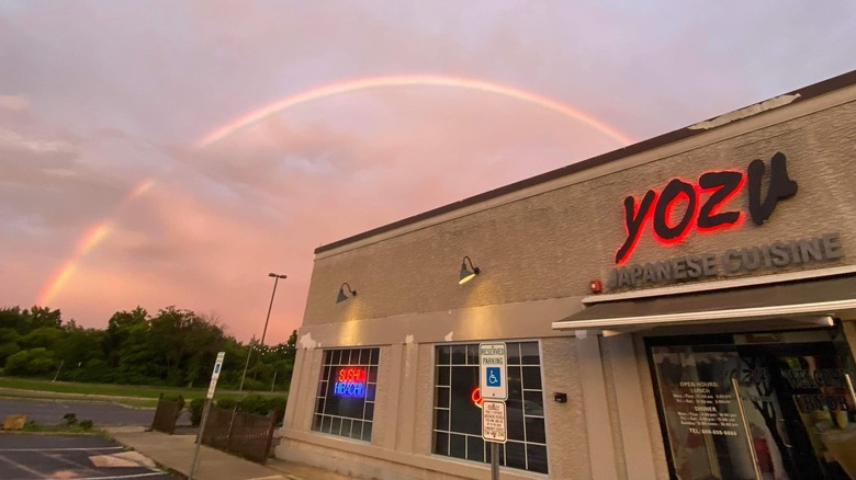 à l'extérieur du restaurant Yozu